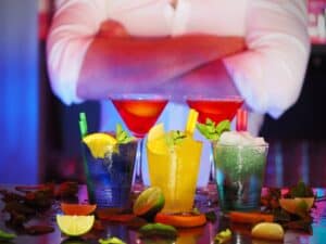 man, bartender, cocktails-1456951.jpg